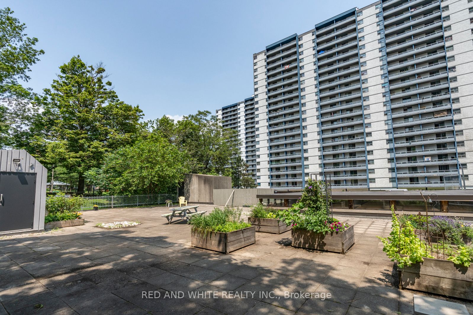 150 Charlton Avenue E, #405