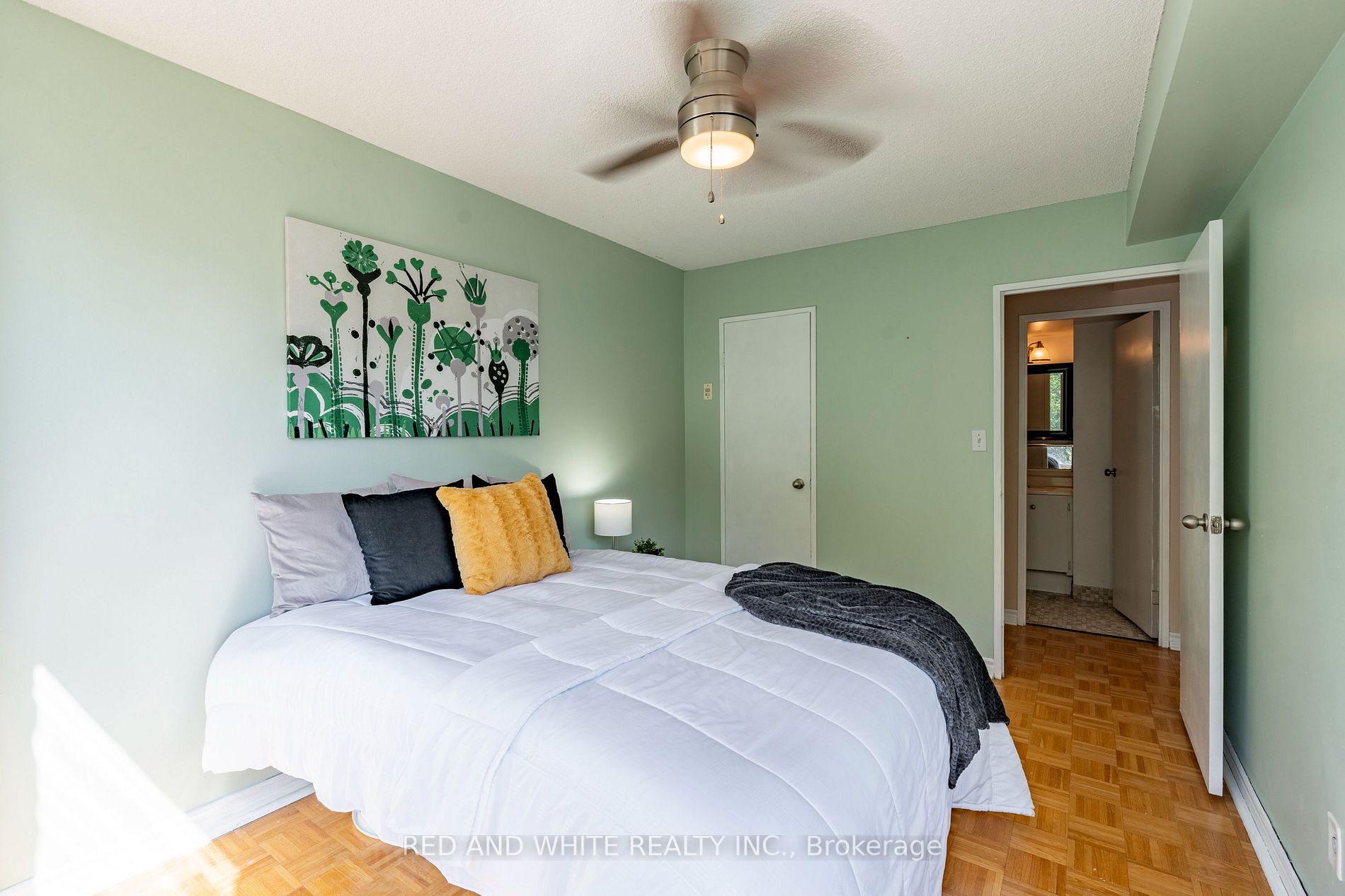 150 Charlton Avenue E, #405