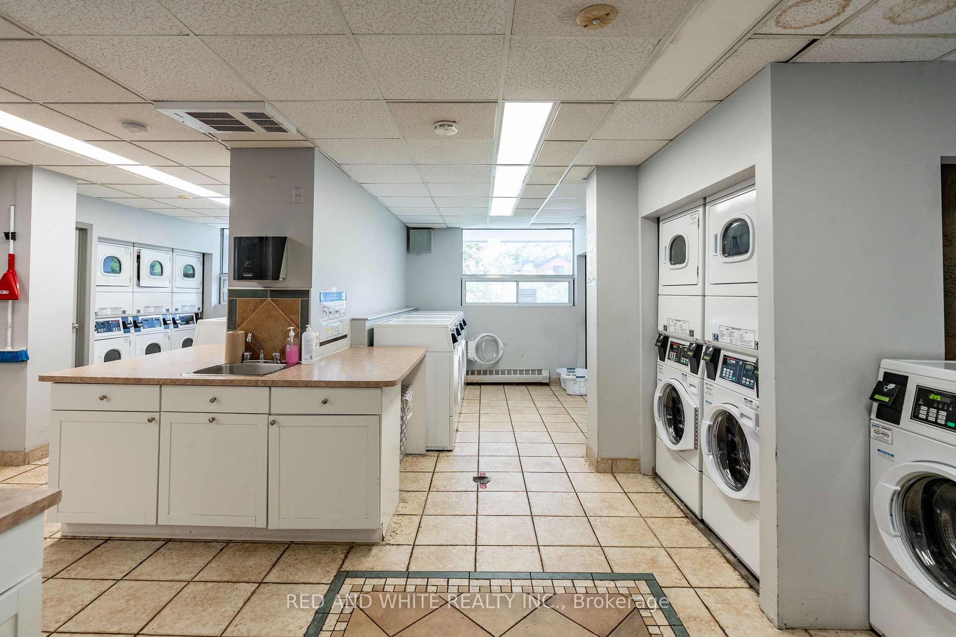 150 Charlton Avenue E, #405