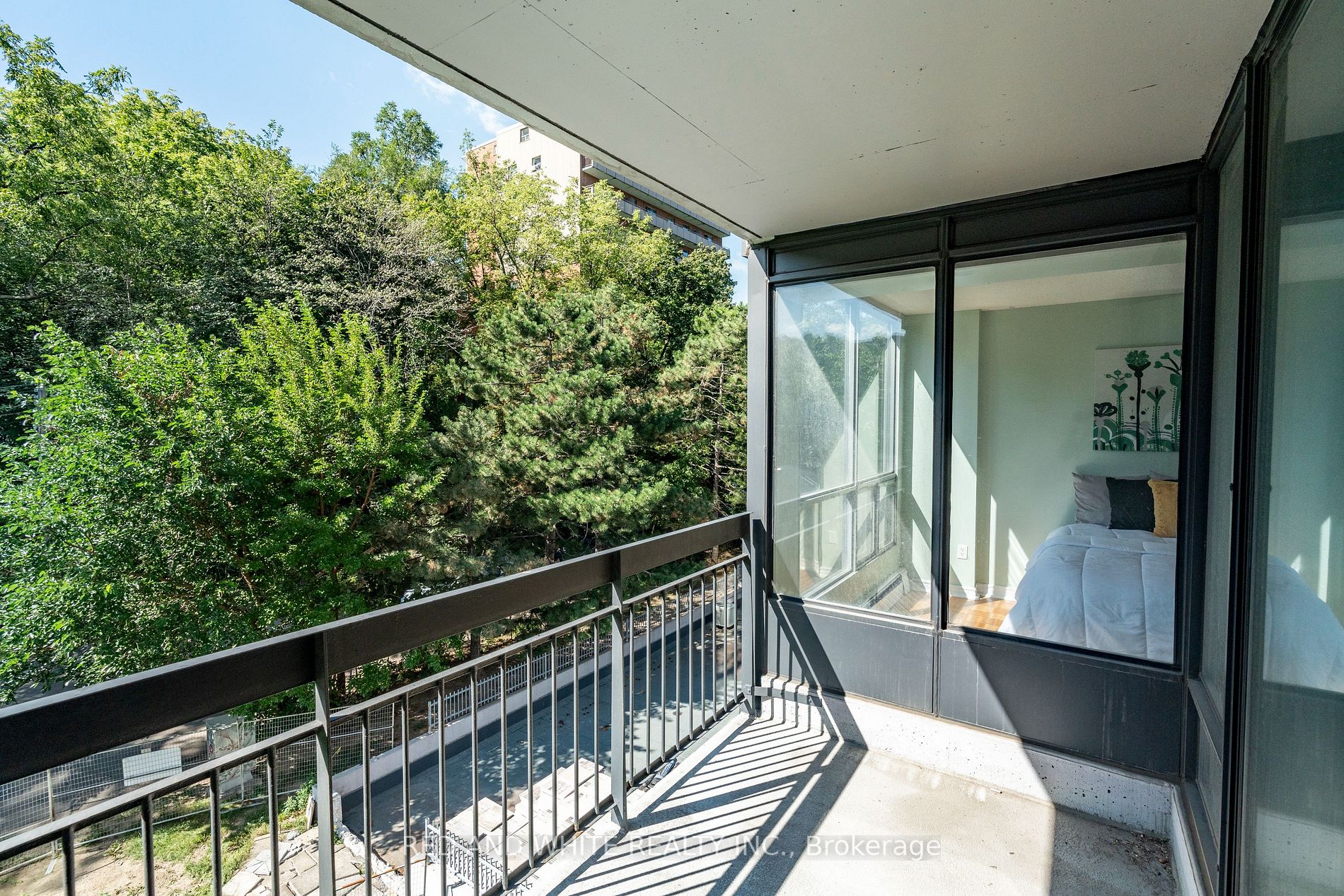150 Charlton Avenue E, #405