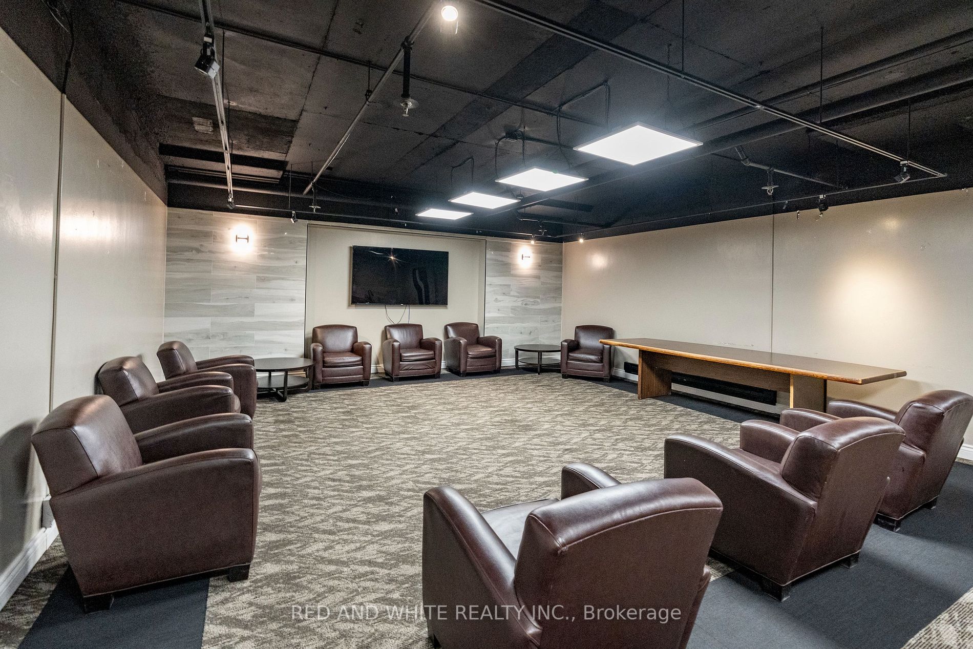 150 Charlton Avenue E, #405