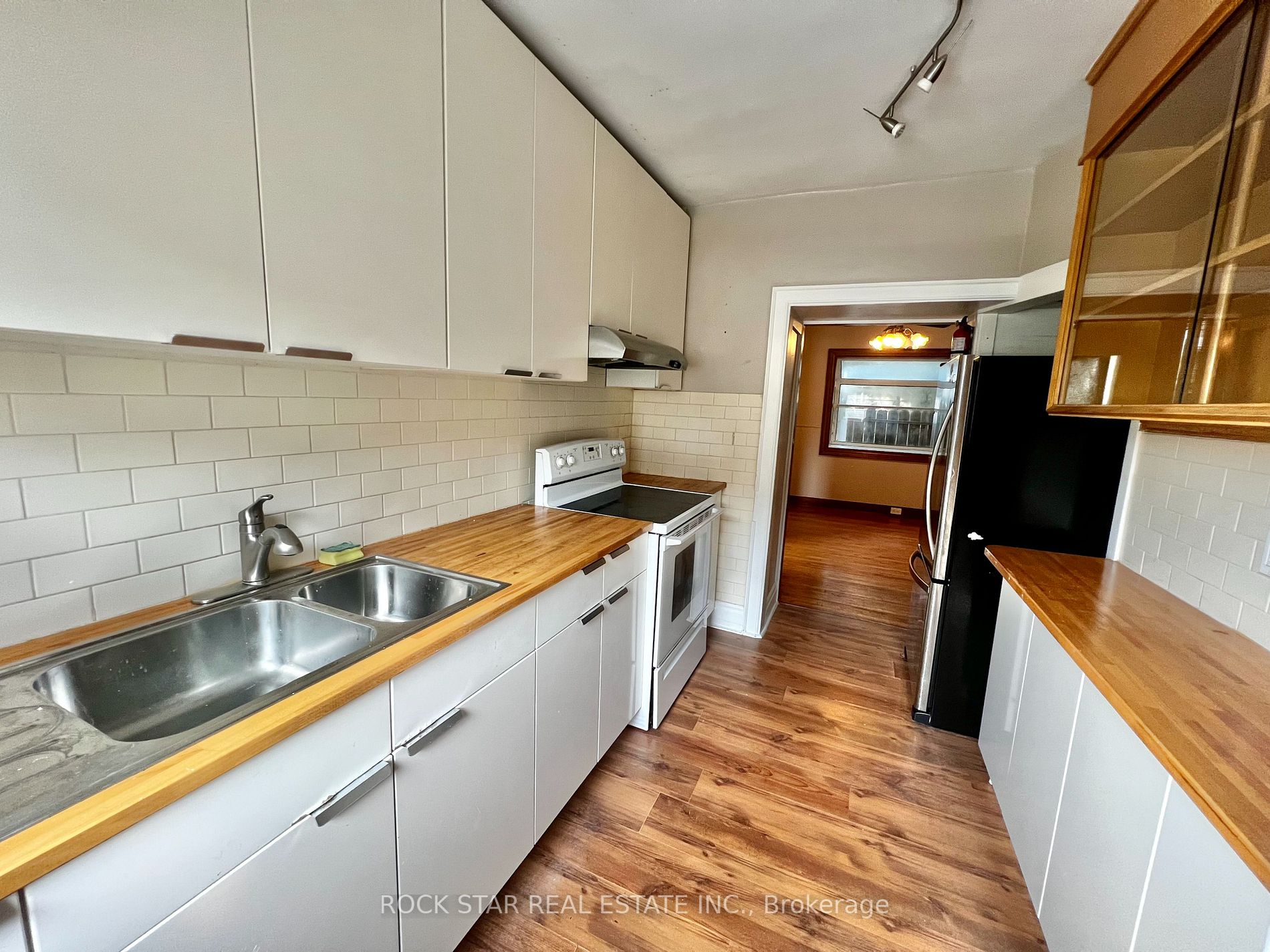 12 Dexter St