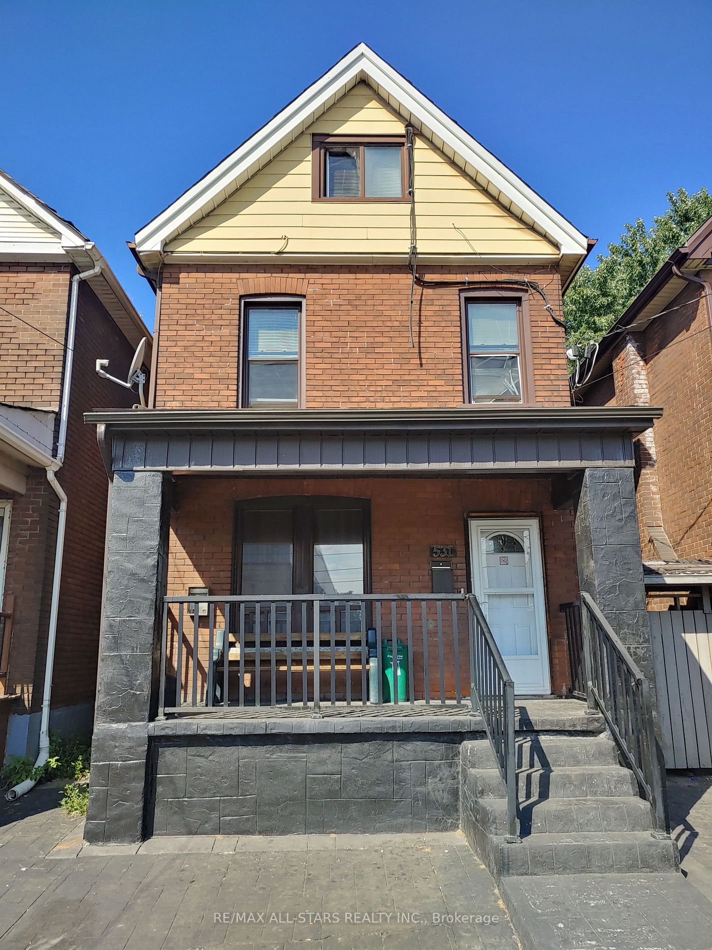531 Wentworth St N