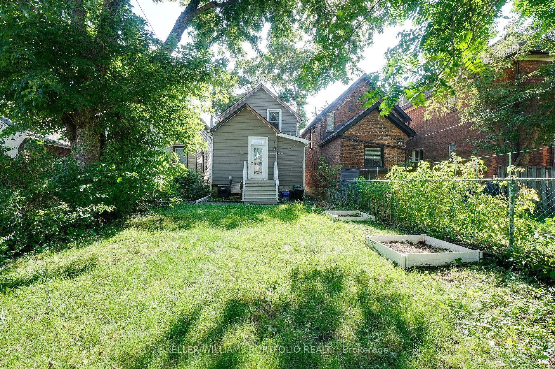 57 Smith Ave