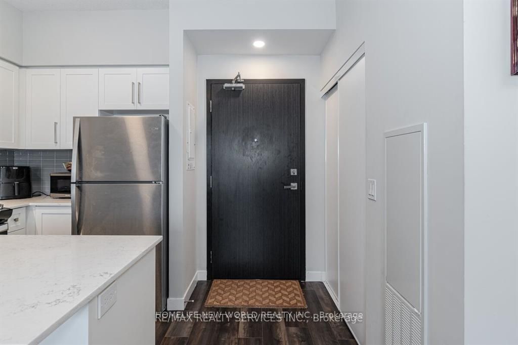 15 Queen St S, #1110