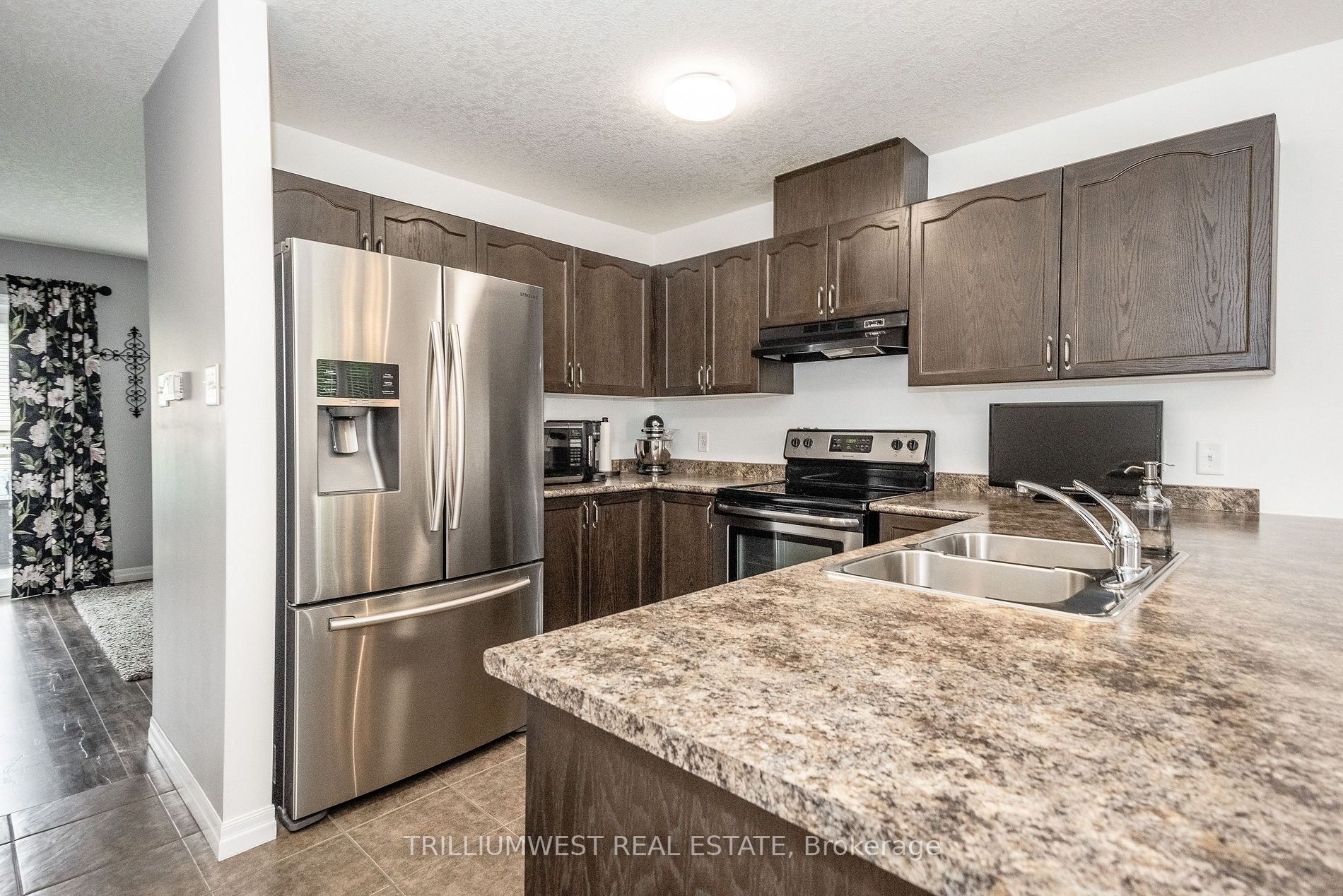10 foxglove Crescent, #44