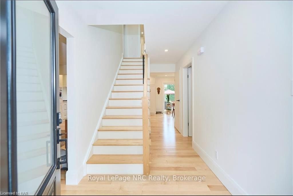3 Port Royal Cres