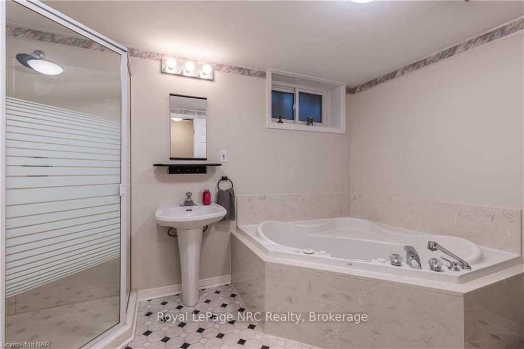 3 Port Royal Cres