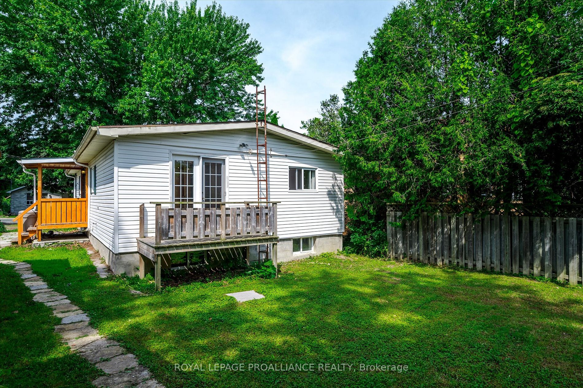 10 Clyde St
