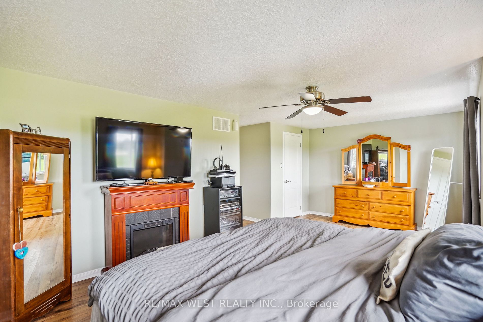 Listing X7008930 - Large Photo # 12