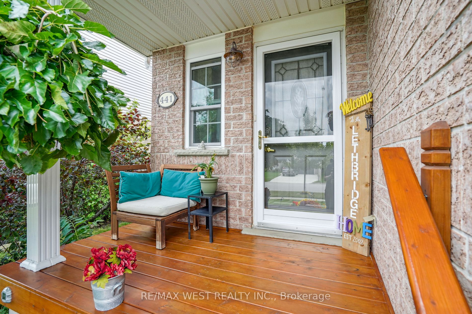 441 Simon St