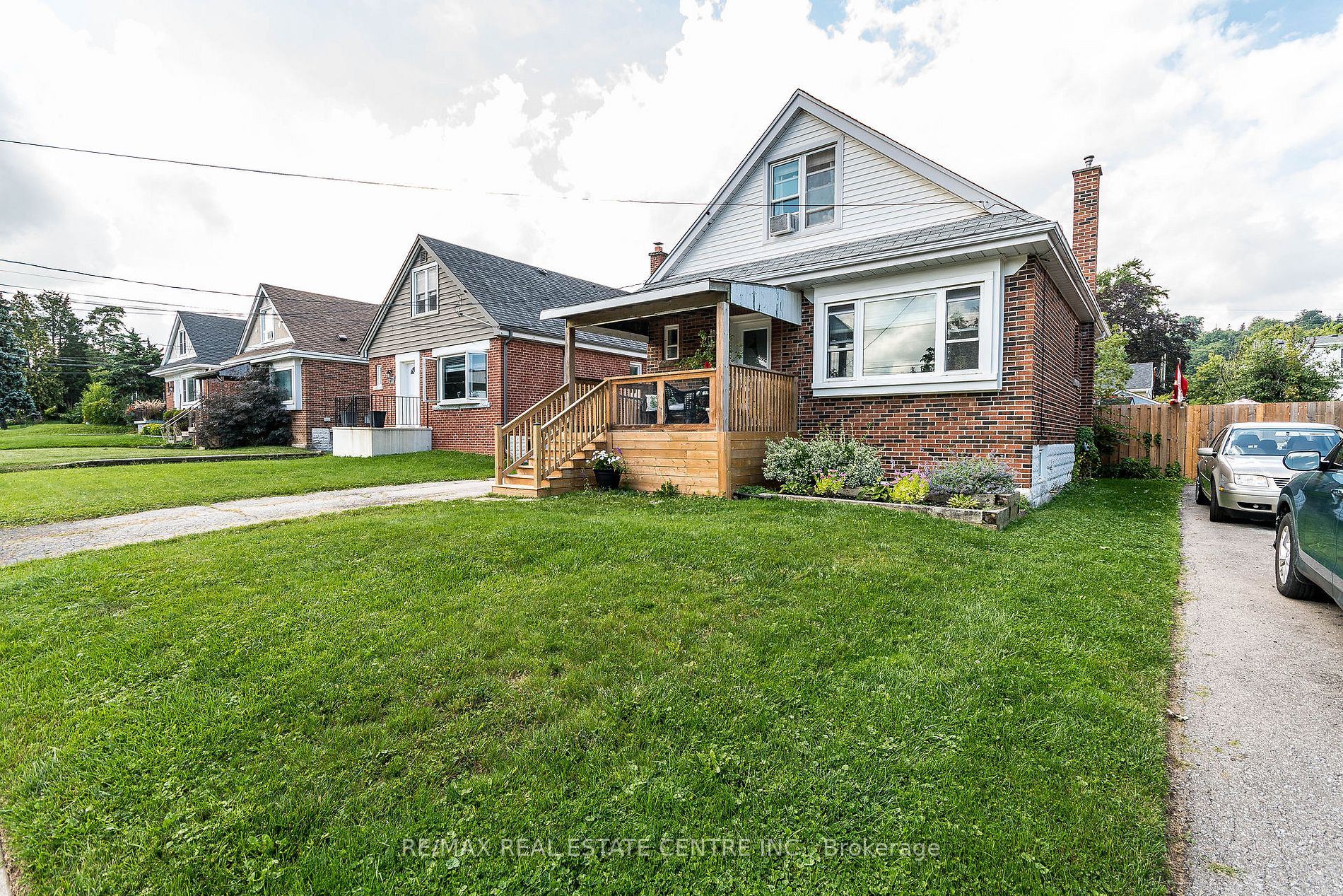 166 Erindale Ave
