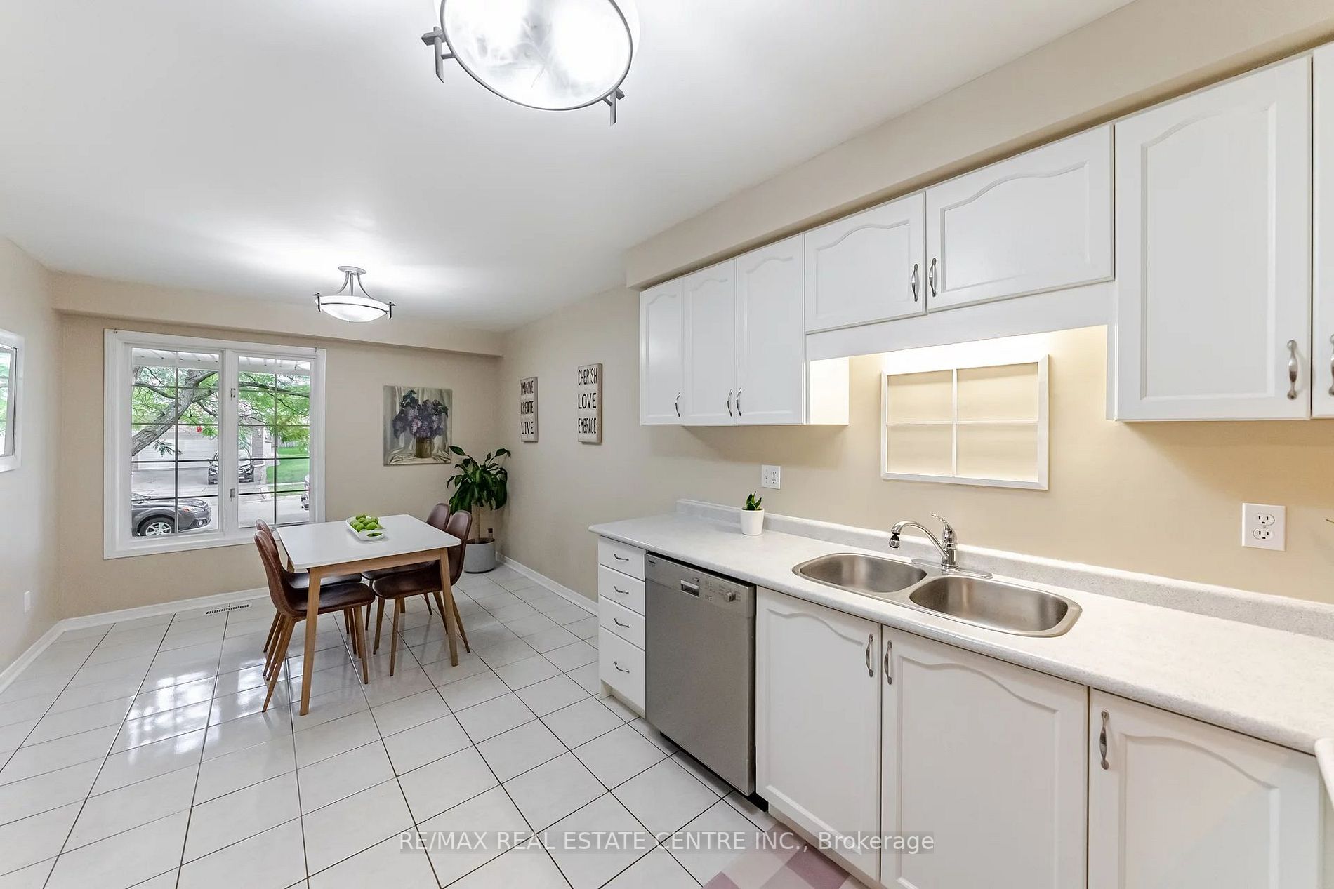 124 Laurendale Ave