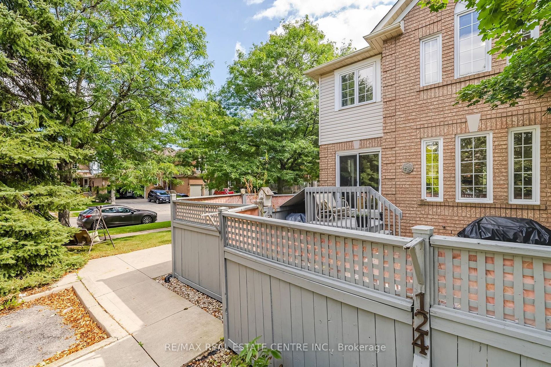 124 Laurendale Ave