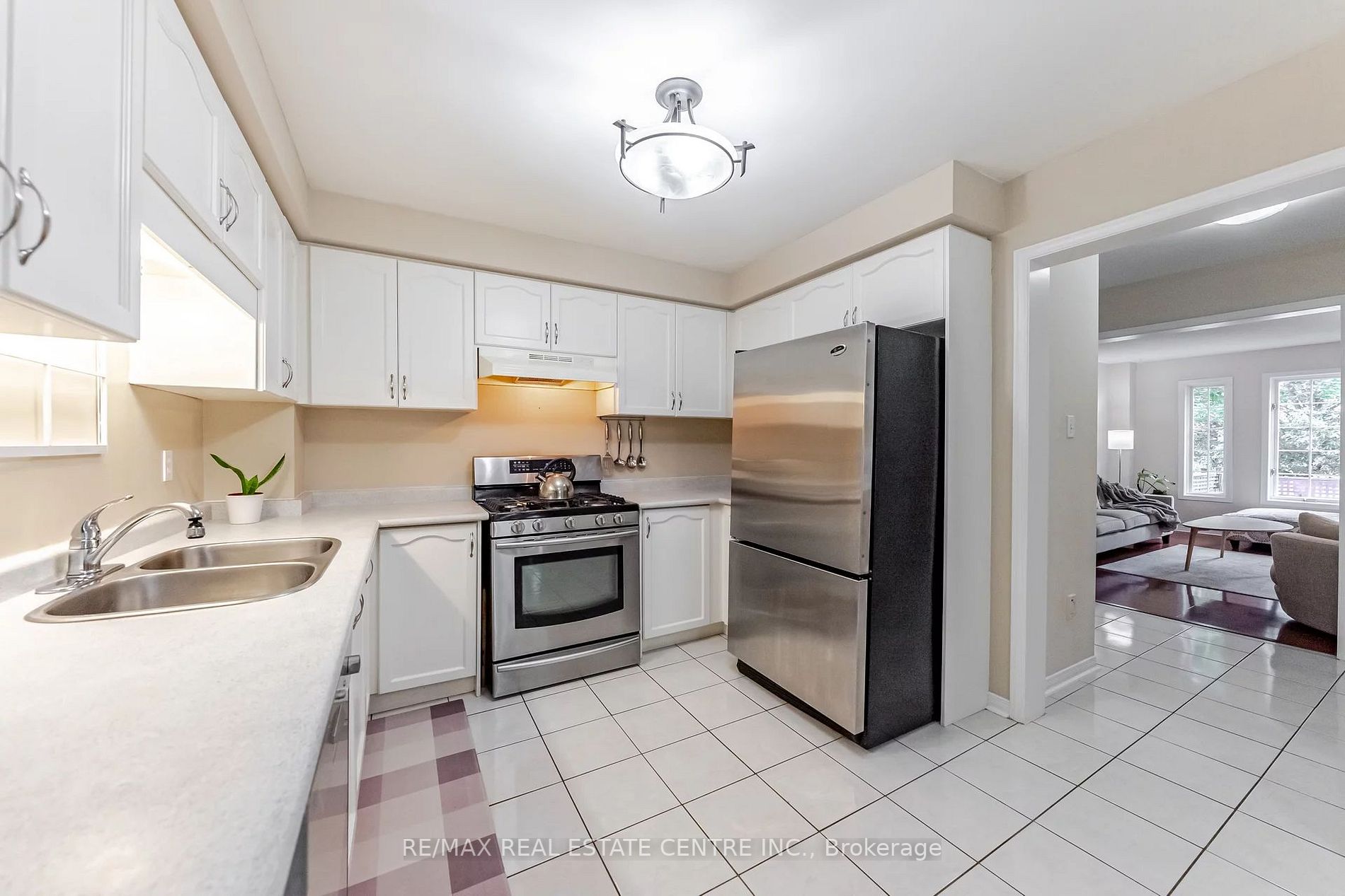124 Laurendale Ave