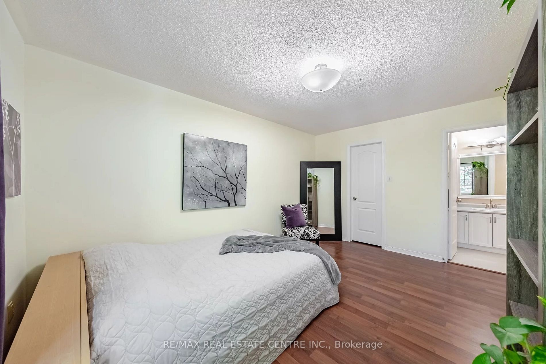 124 Laurendale Ave