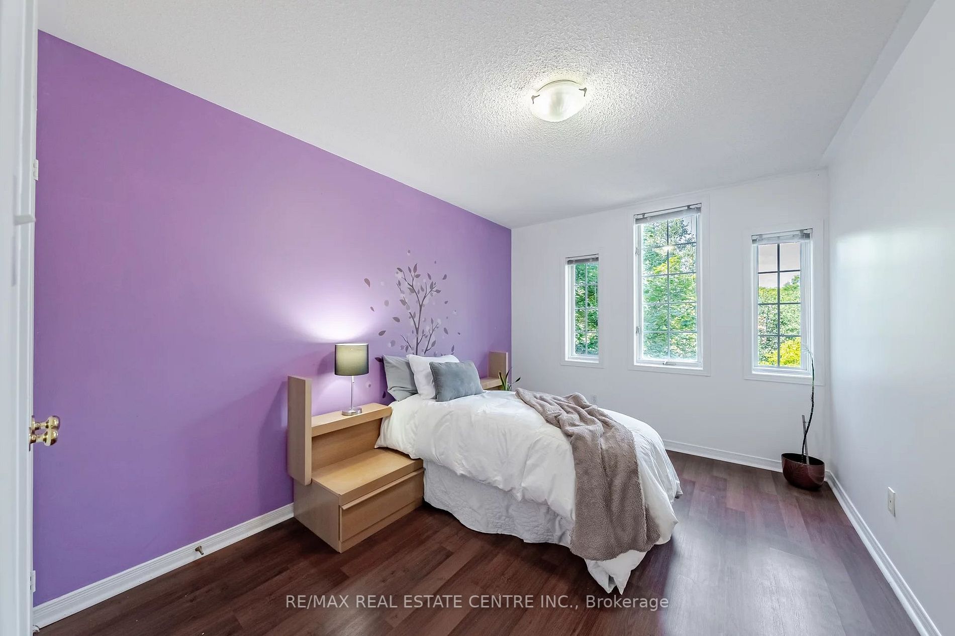 124 Laurendale Ave