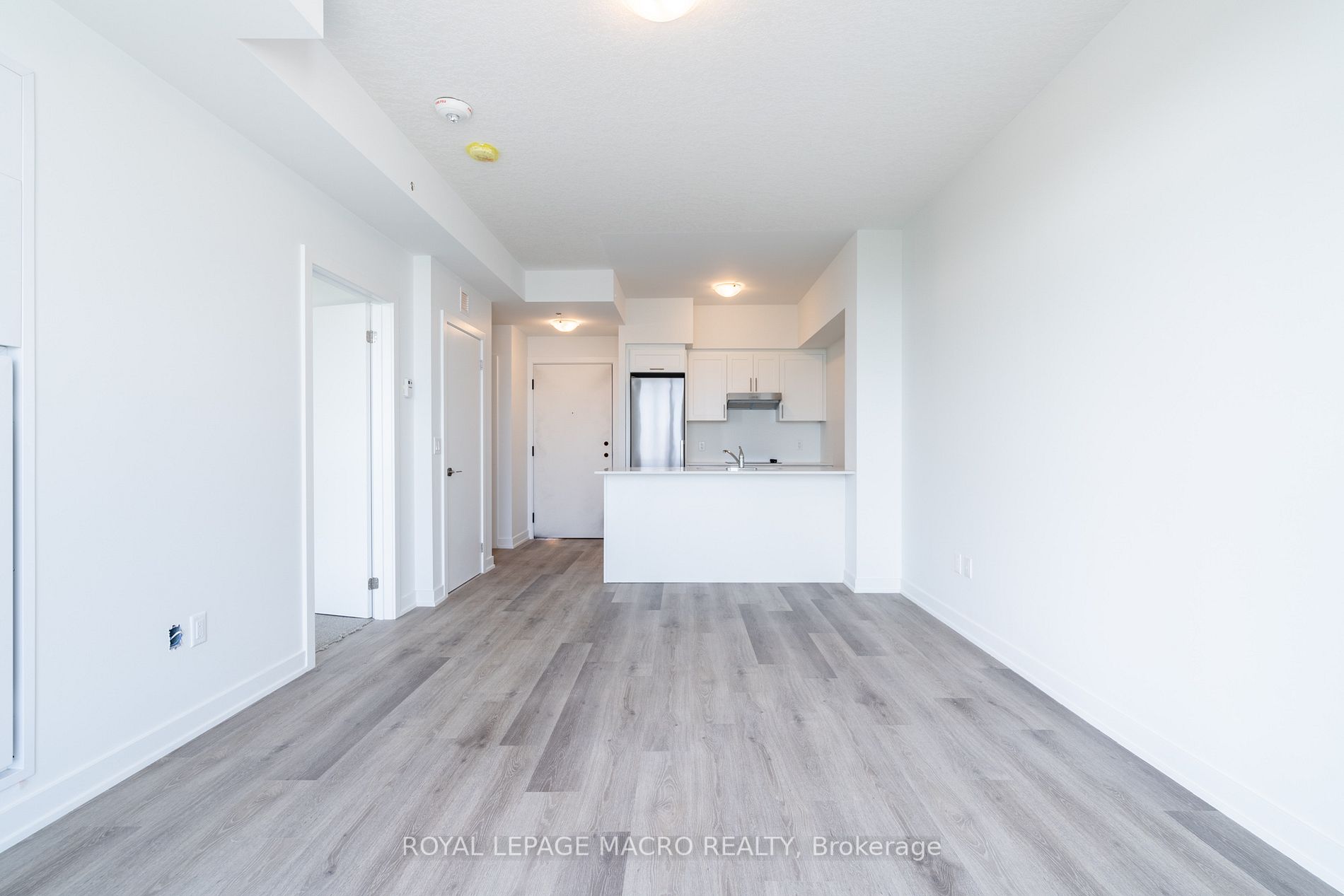 600 North Service Rd, #411