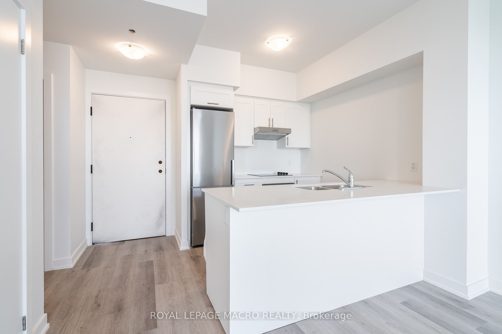 600 North Service Rd, #411
