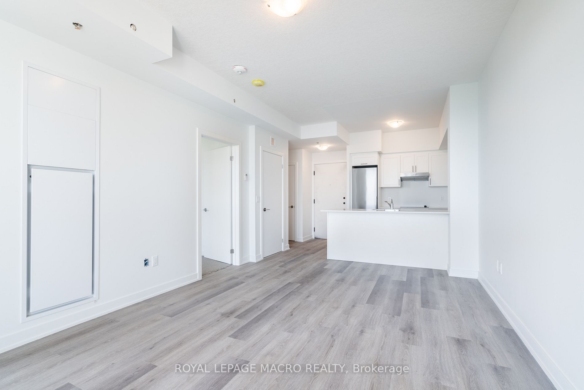 600 North Service Rd, #411