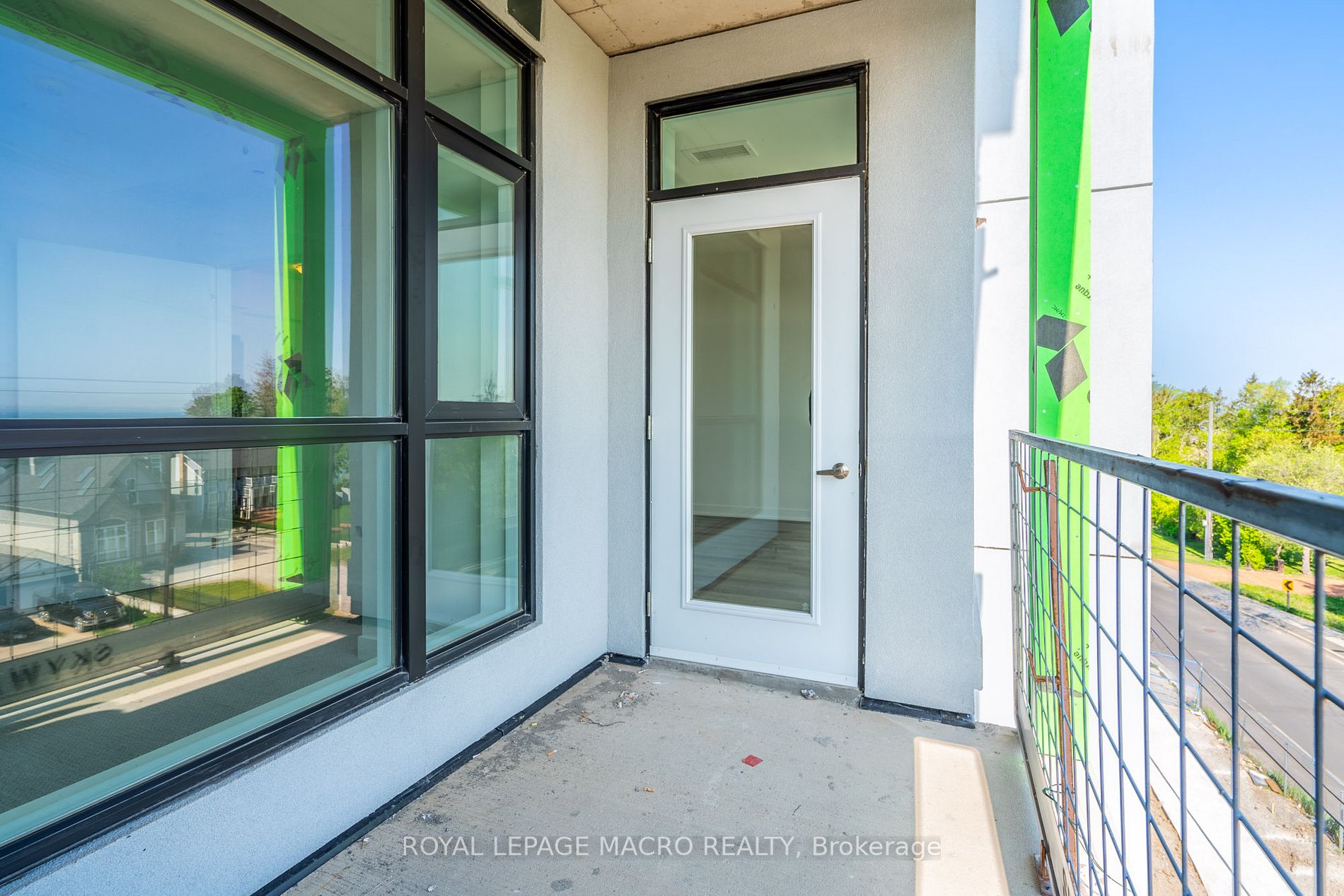 600 North Service Rd, #411