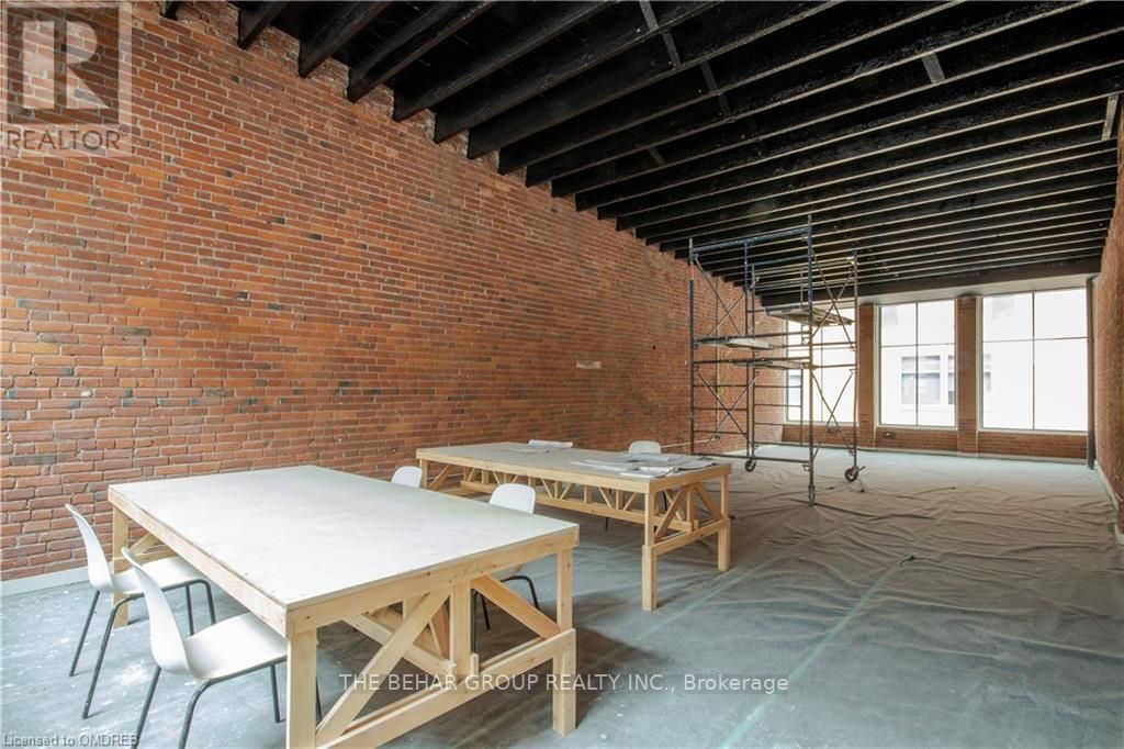 62 King St E