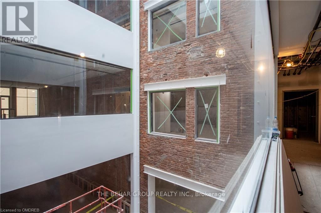 62 King St E