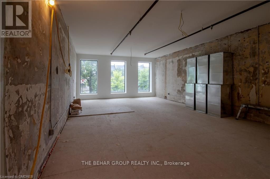 62 King St E