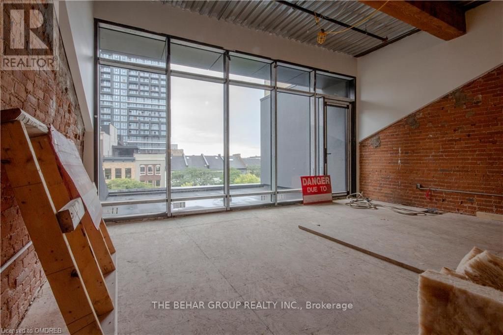 62 King St E