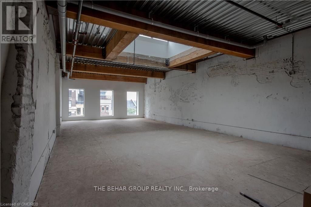 62 King St E