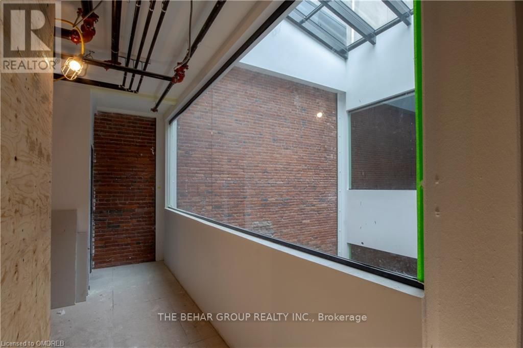 62 King St E