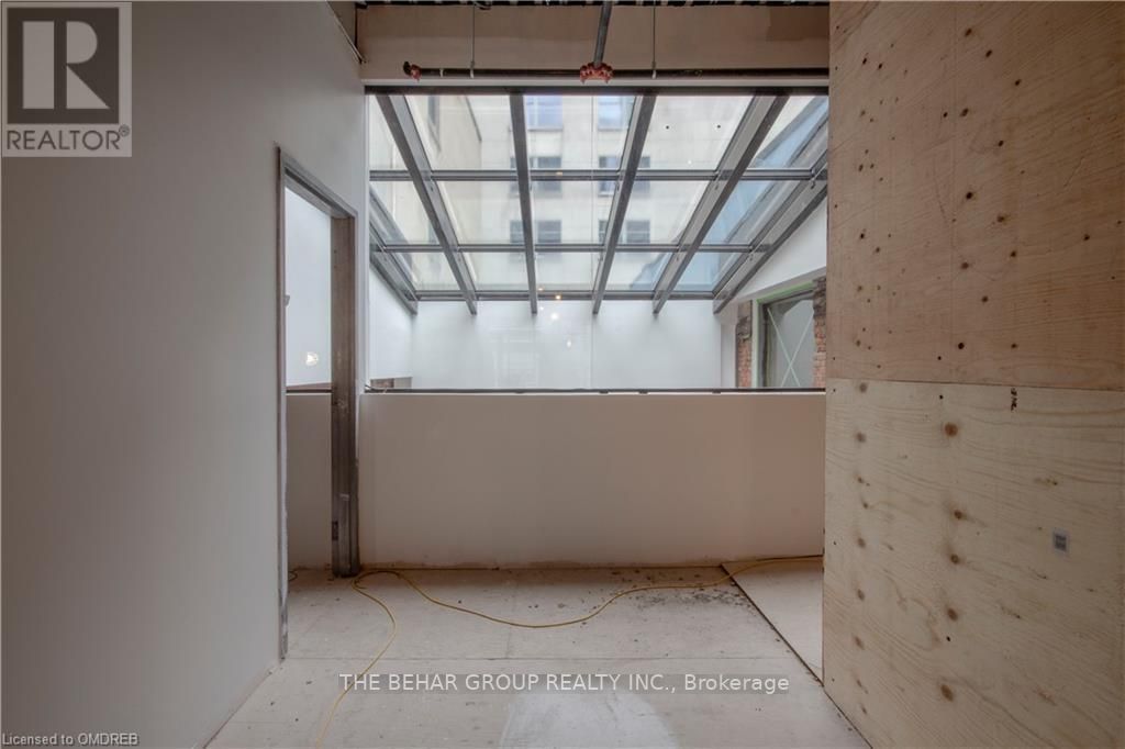 62 King St E
