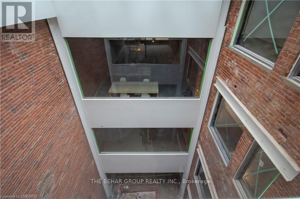 62 King St E