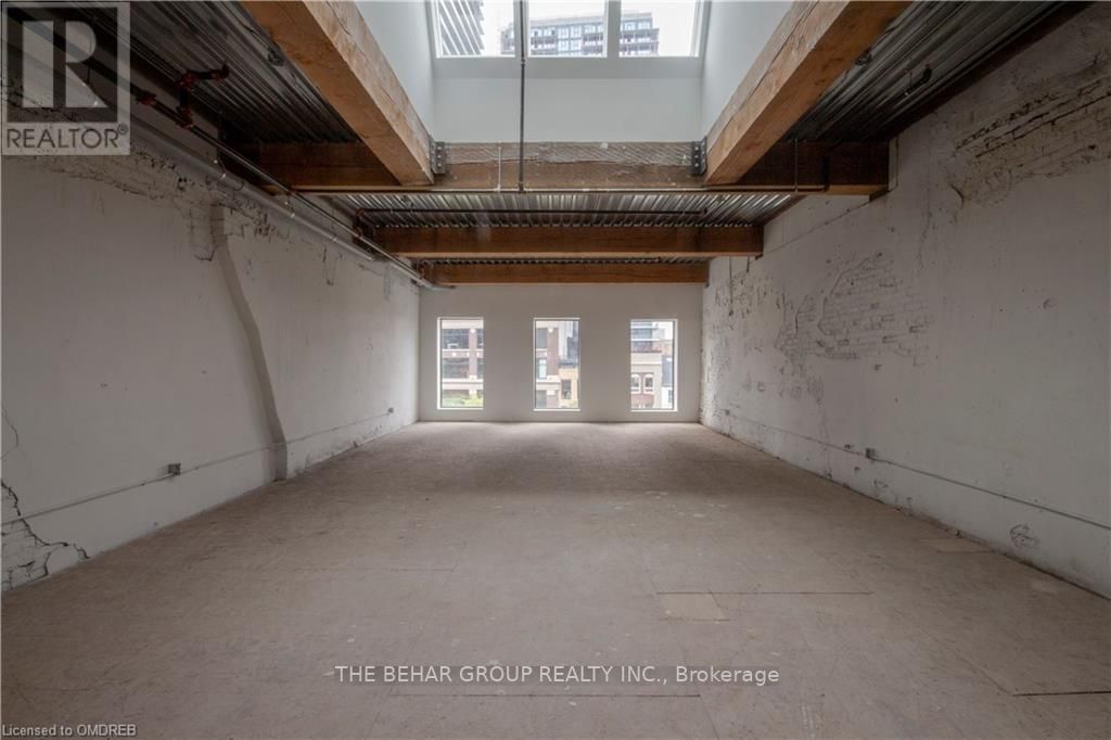 62 King St E