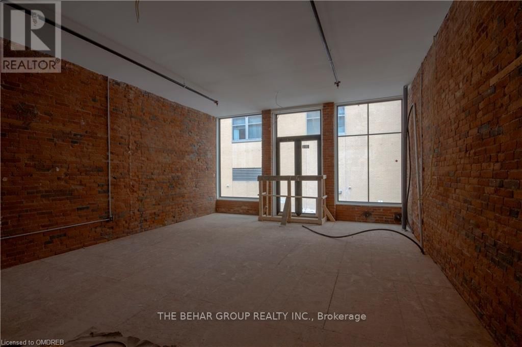 62 King St E