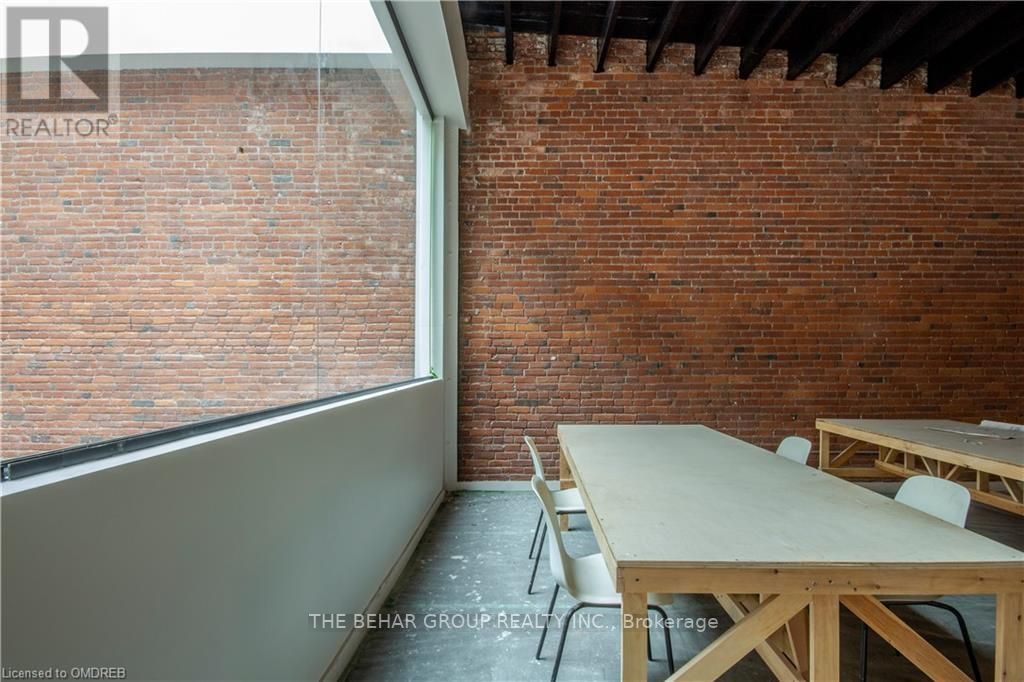 62 King St E