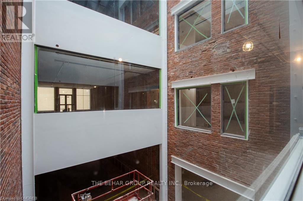 62 King St E
