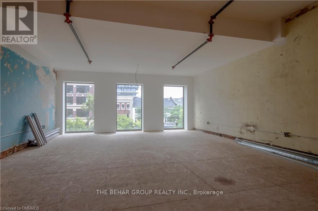 62 King St E