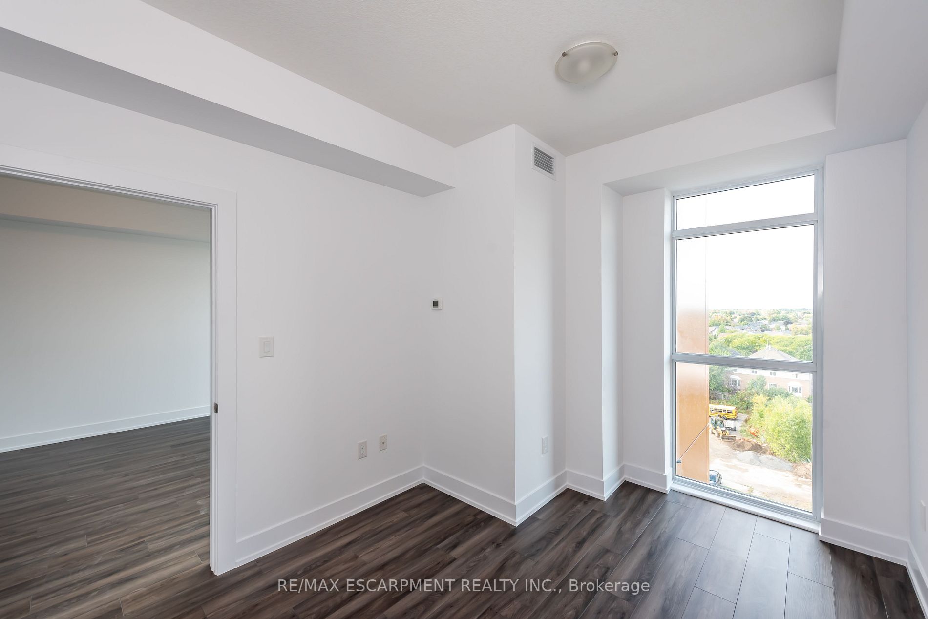 450 Dundas St E, #704