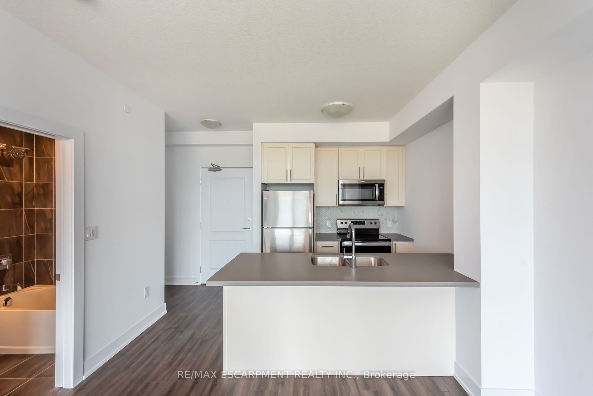450 Dundas Street E, #704