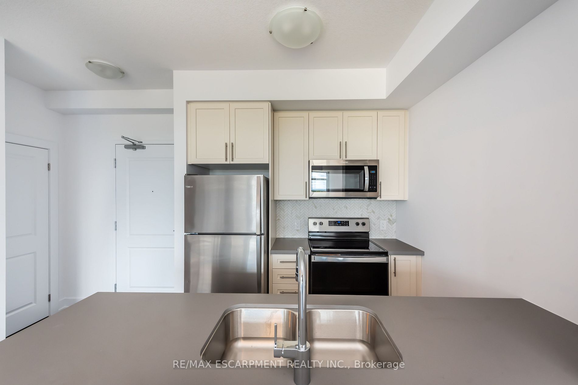 450 Dundas Street E, #704