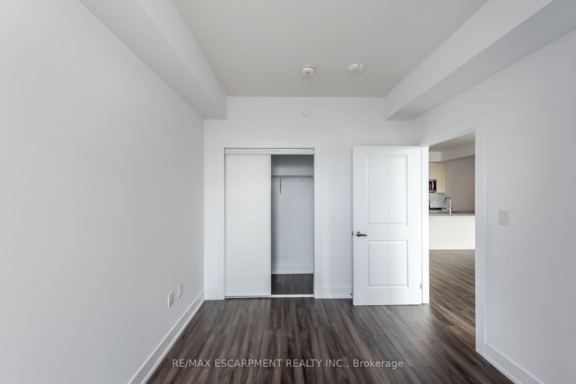 450 Dundas St E, #704