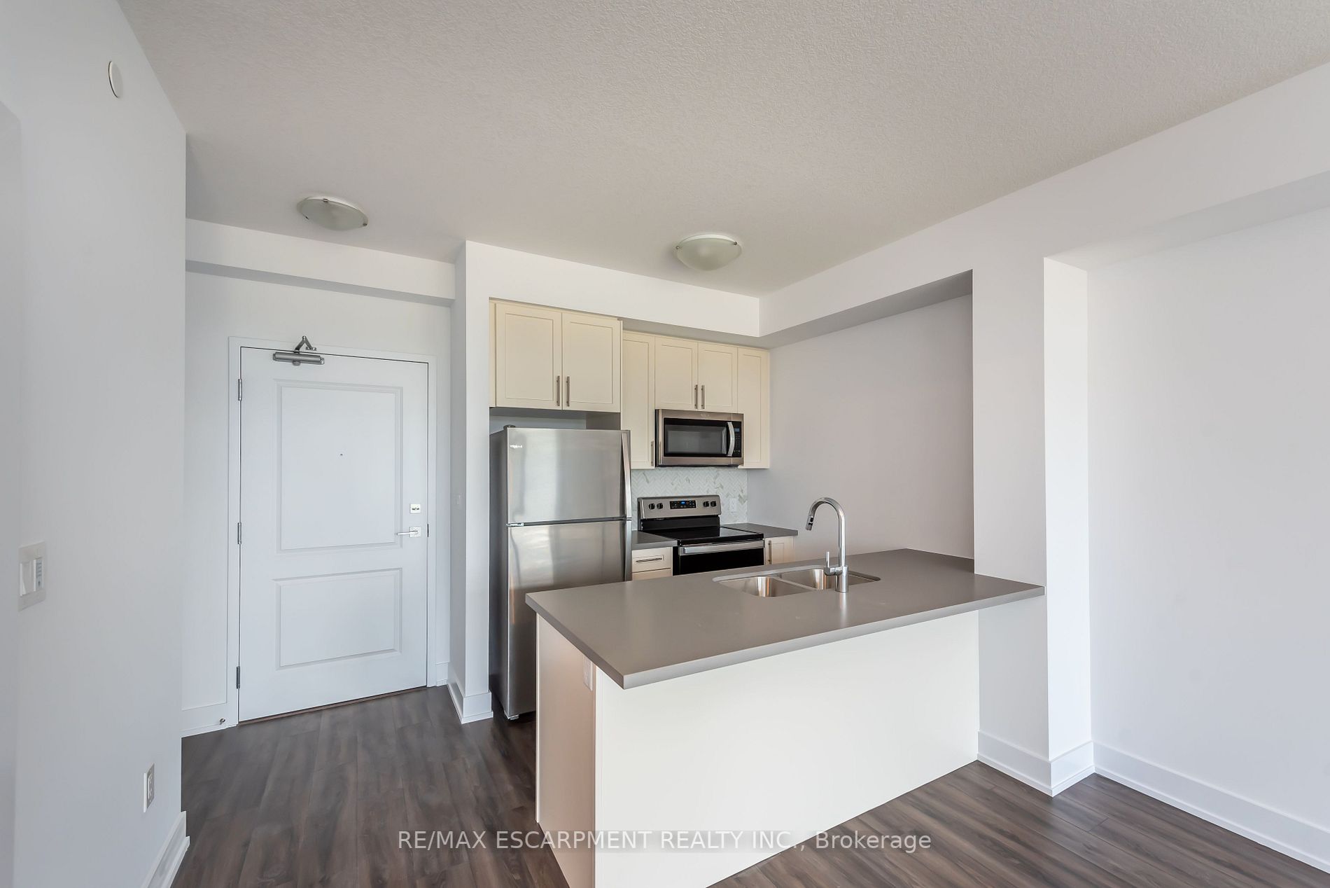 450 Dundas Street E, #704