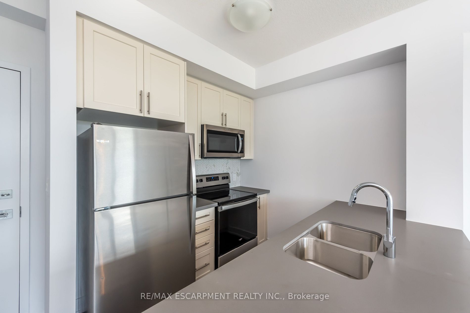 450 Dundas Street E, #704