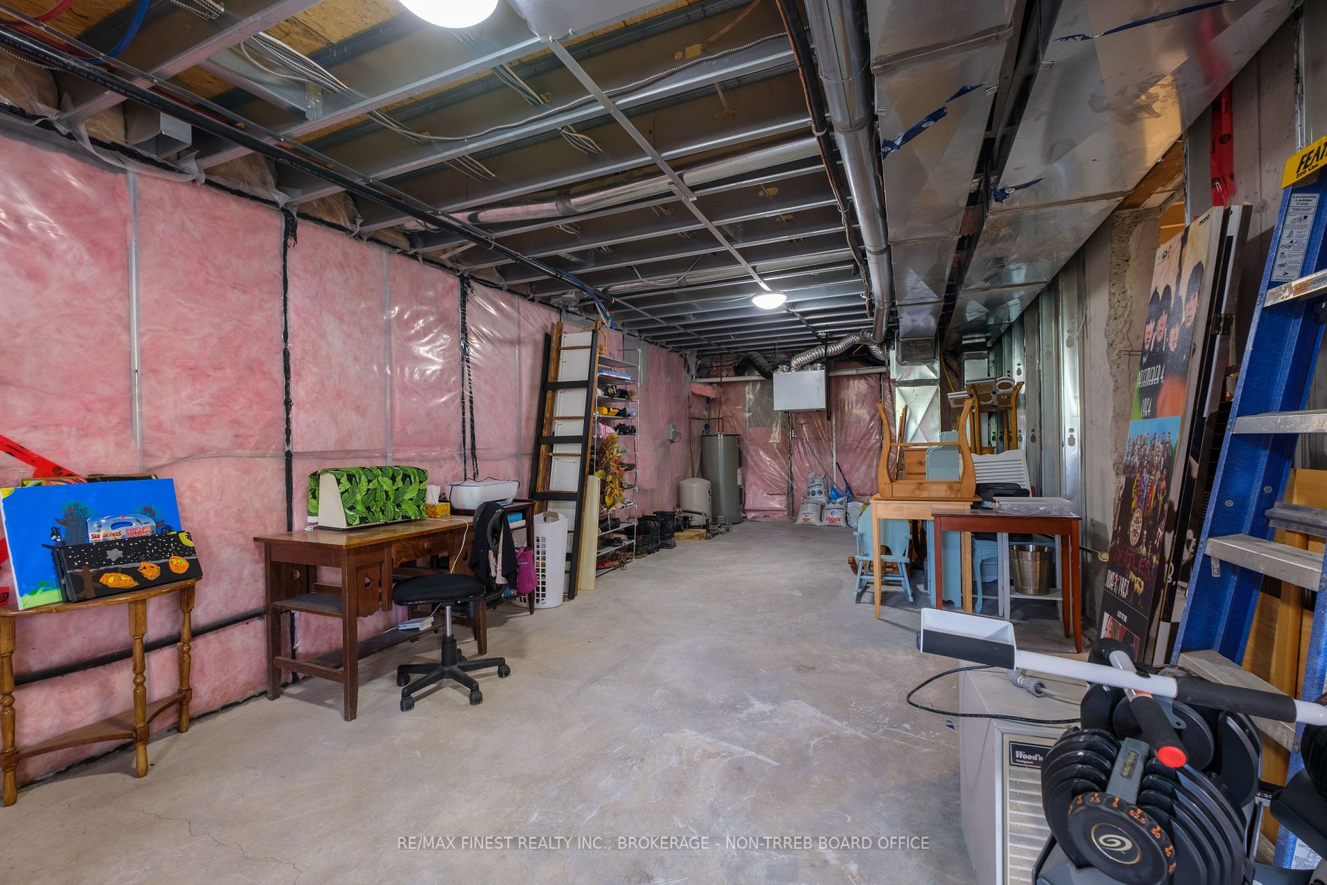 1087 Melville Rd