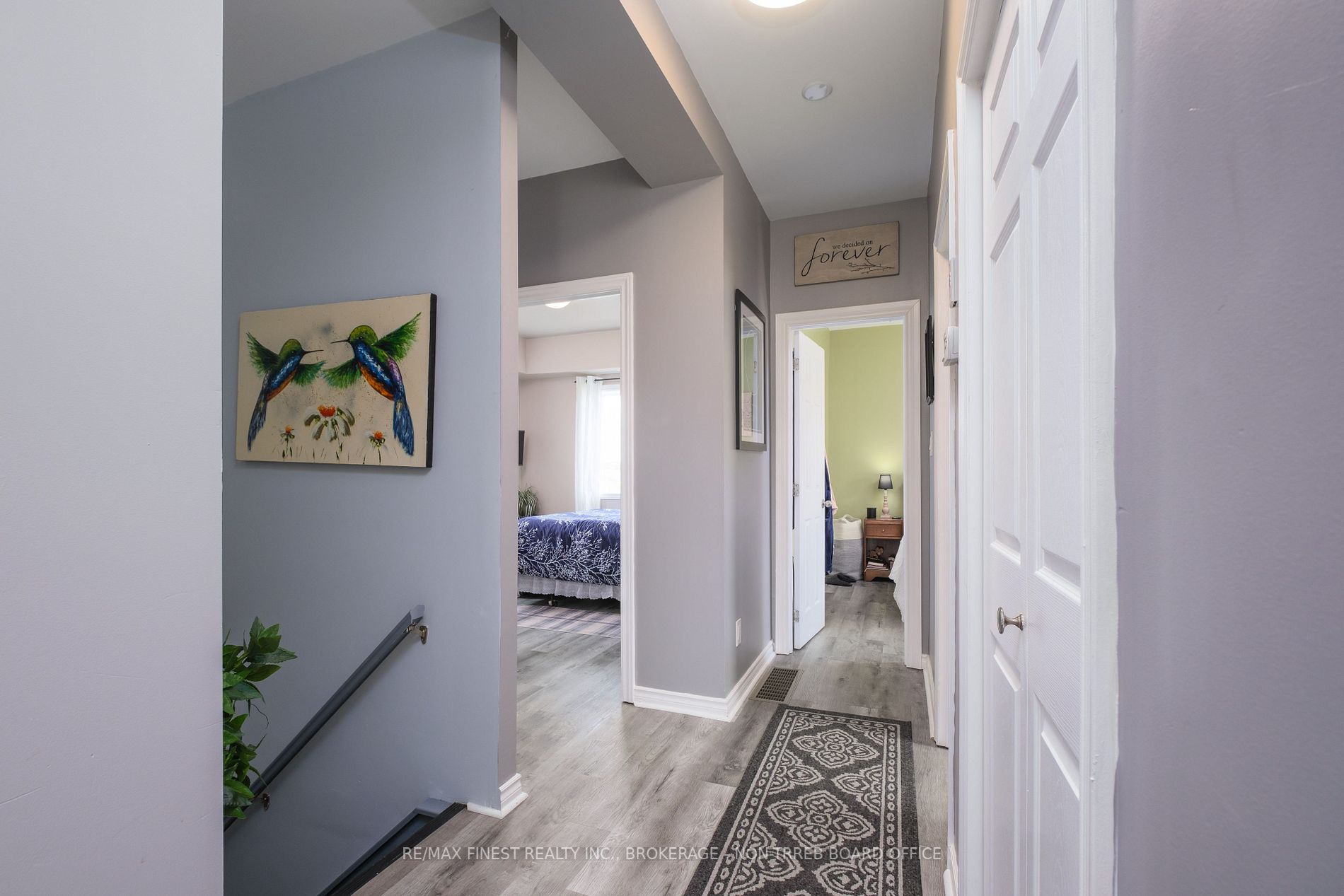 1087 Melville Rd