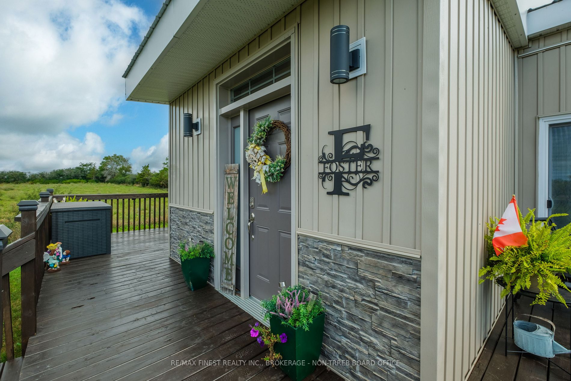 1087 Melville Rd