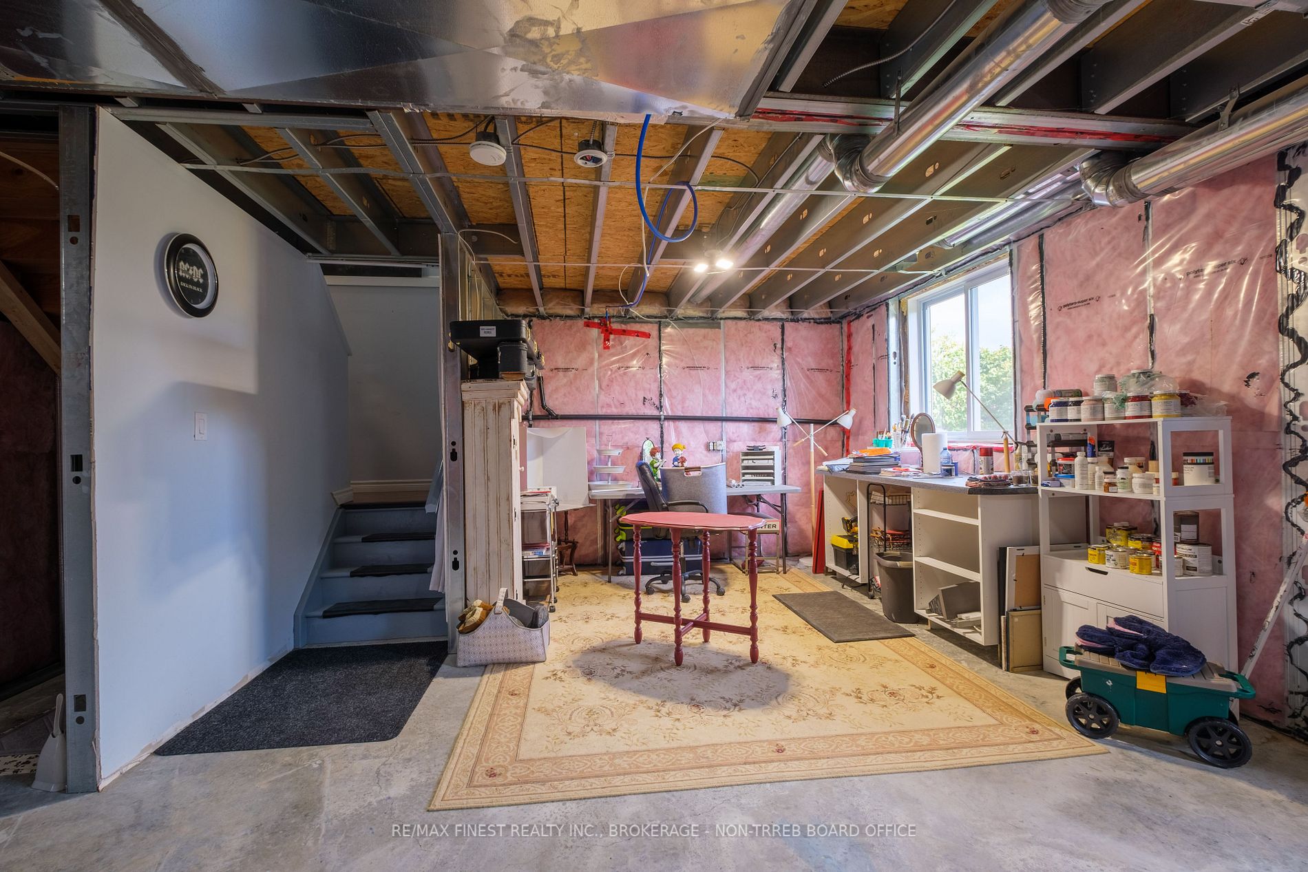 1087 Melville Rd