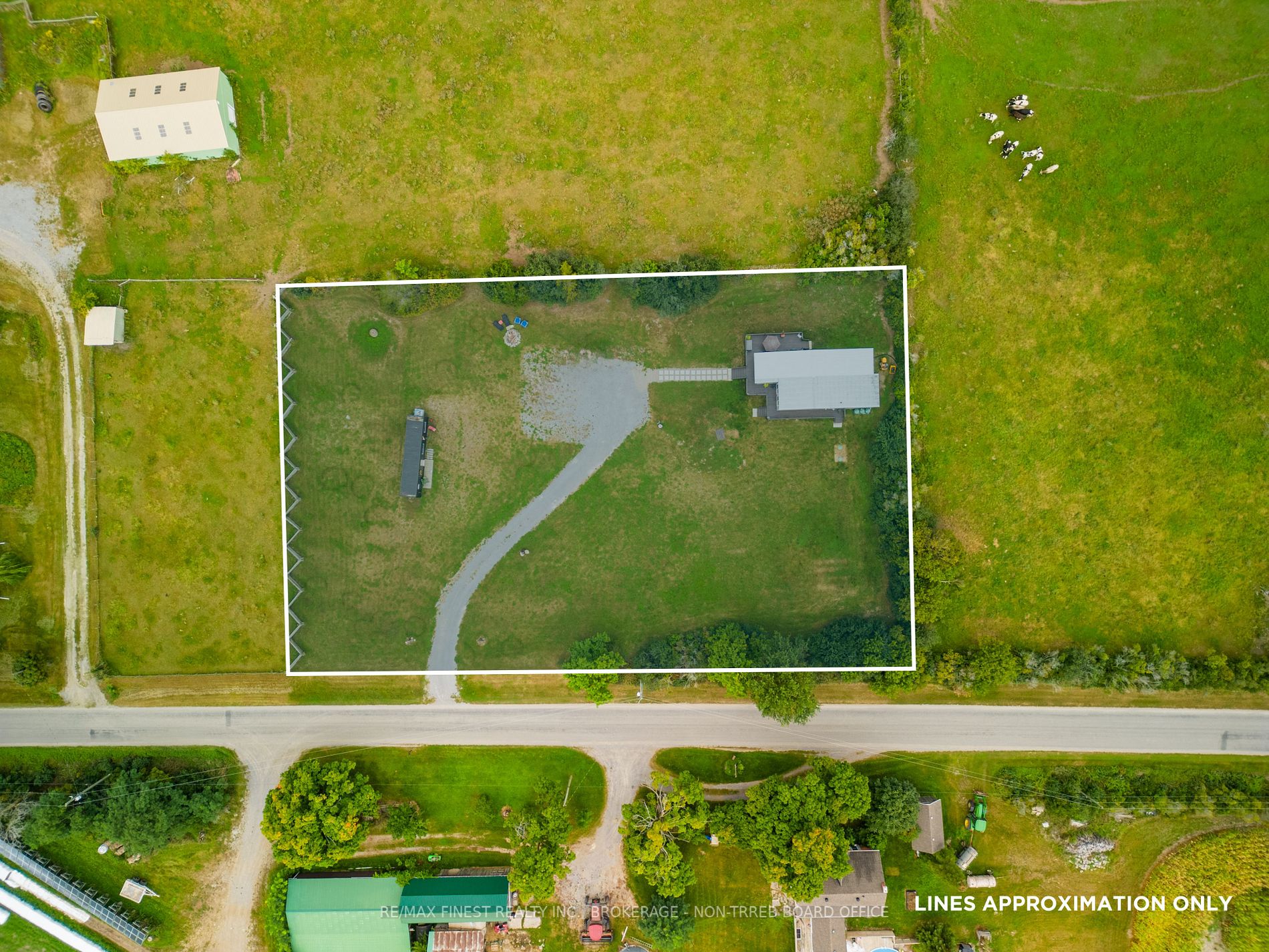 1087 Melville Rd