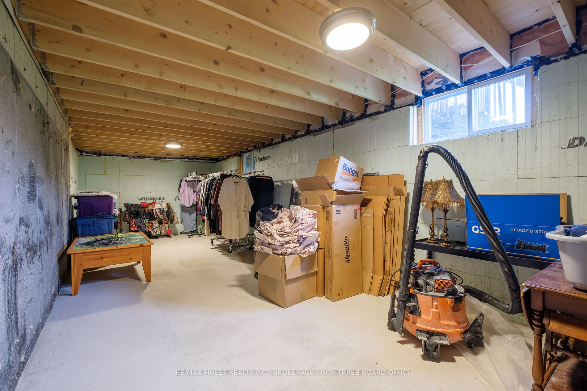 1087 Melville Rd